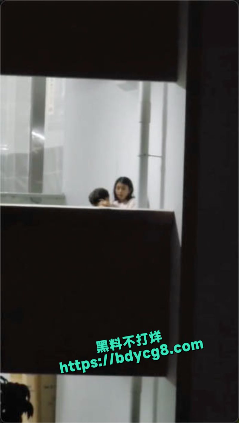 学生小情侣在楼梯间搞事情3