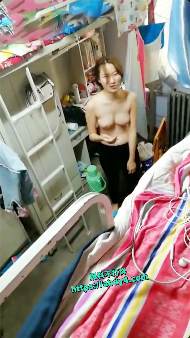 每日大赛之女生宿舍偷拍合集 1