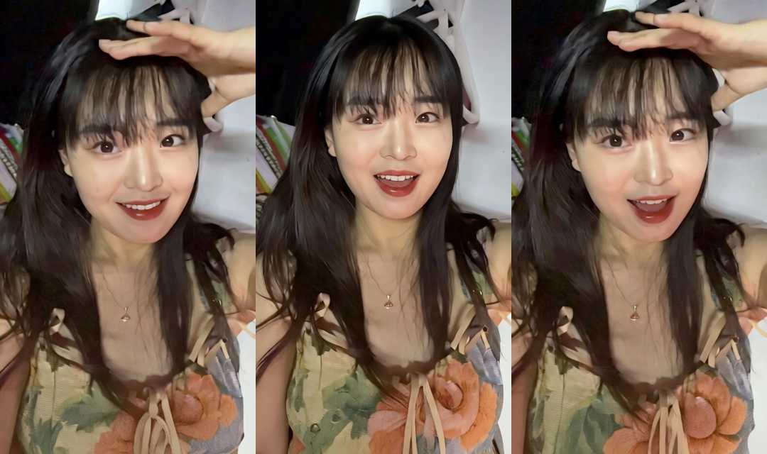 黑丝眼罩妹 在床上展示自己学来的功夫 蒙眼吃鸡又摸逼 隔屏都能给你看硬