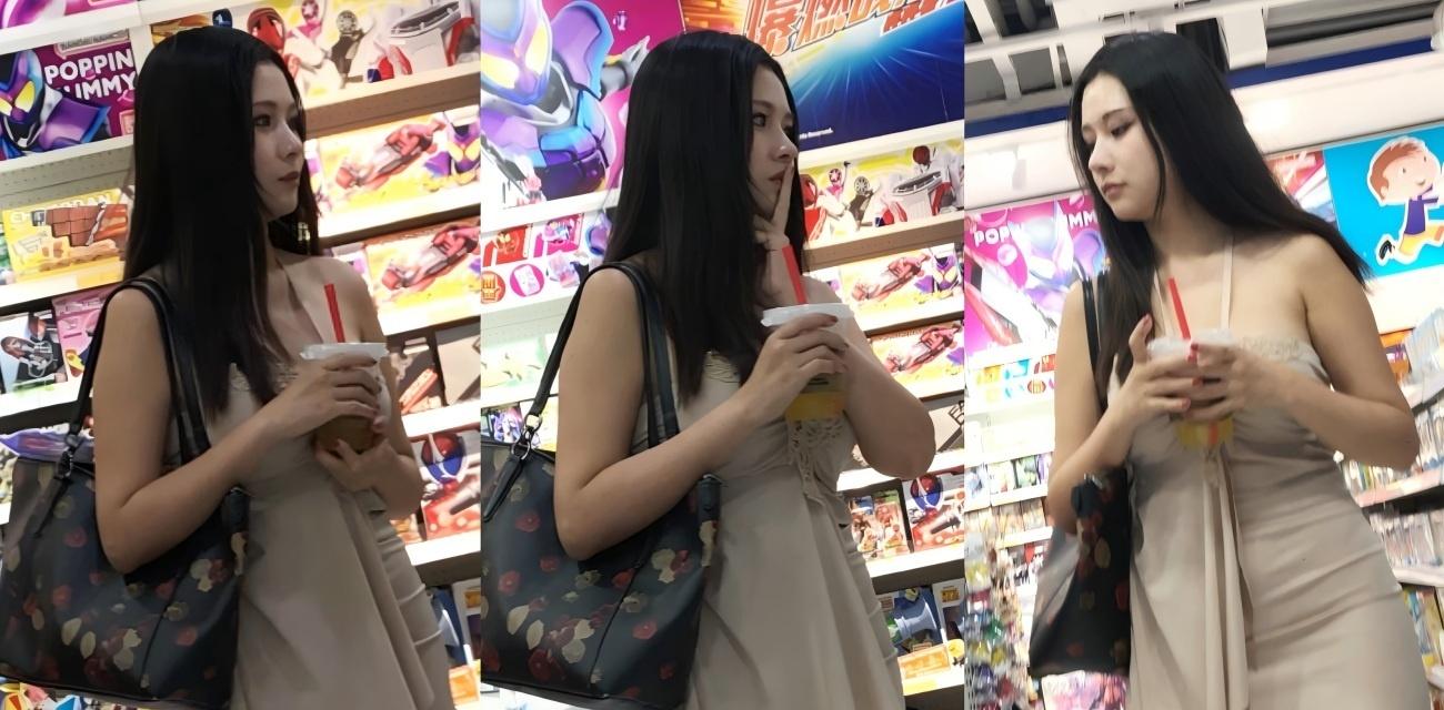 杭州商场惊现火辣少妇 抄底薄裙没穿内裤 骚浪黑逼全场看呆