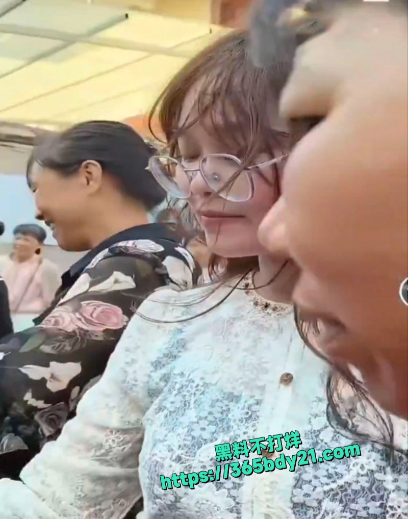 新娘下车前当众清点彩礼现金公然数钱仿佛是在似嫖娼 5