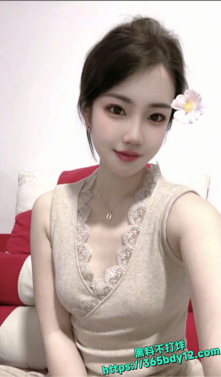 广东湛江小少妇欲望不满与跑友约炮4.