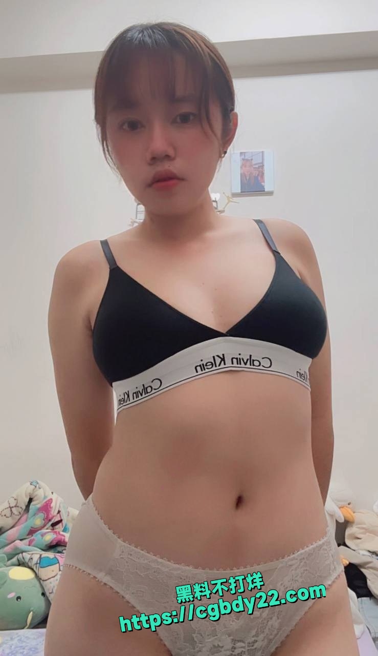 网路大神独家曝光出自己调教了一位刚满18岁的超可爱微胖学生妹7