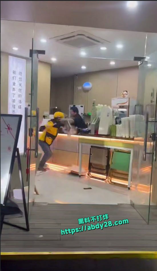 外卖小哥打架视频流出 2