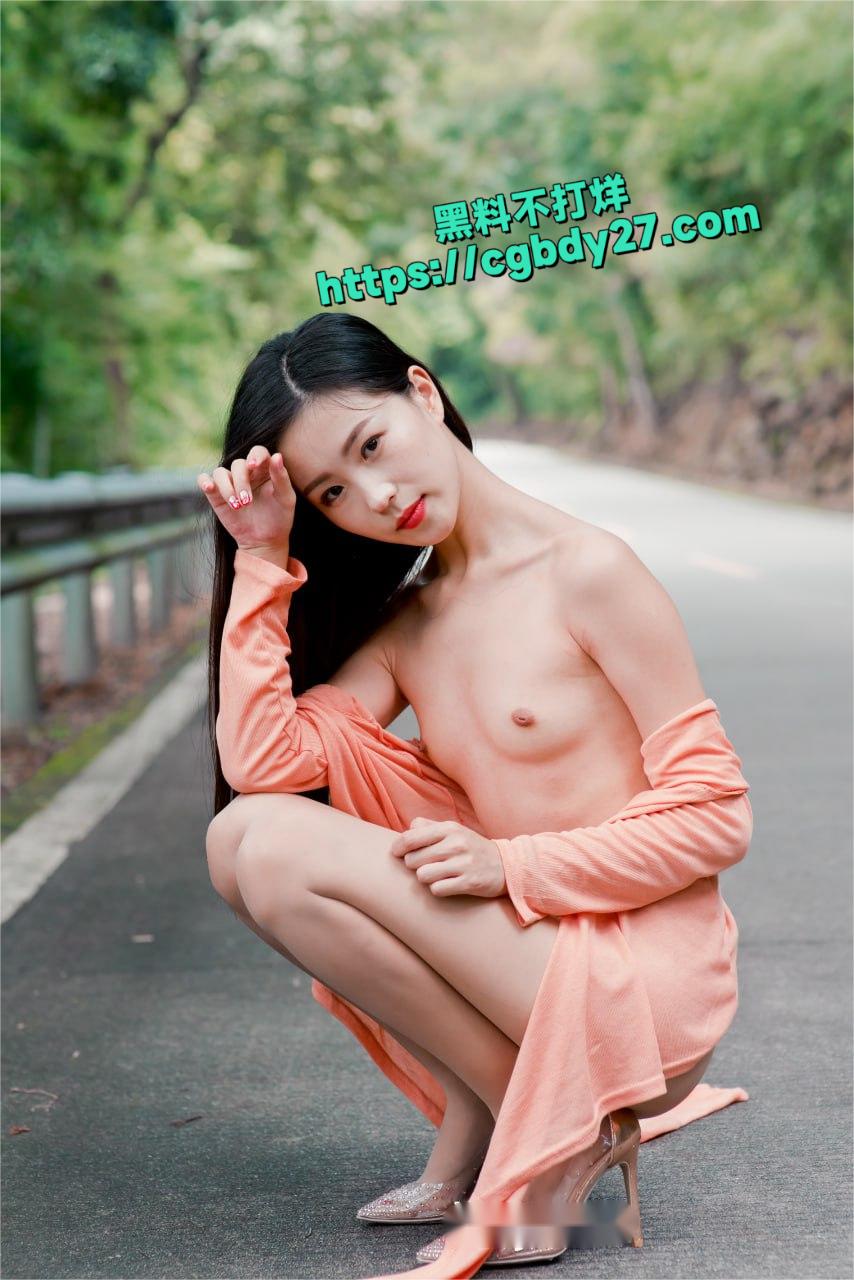 杨紫嫣户外露出写真33