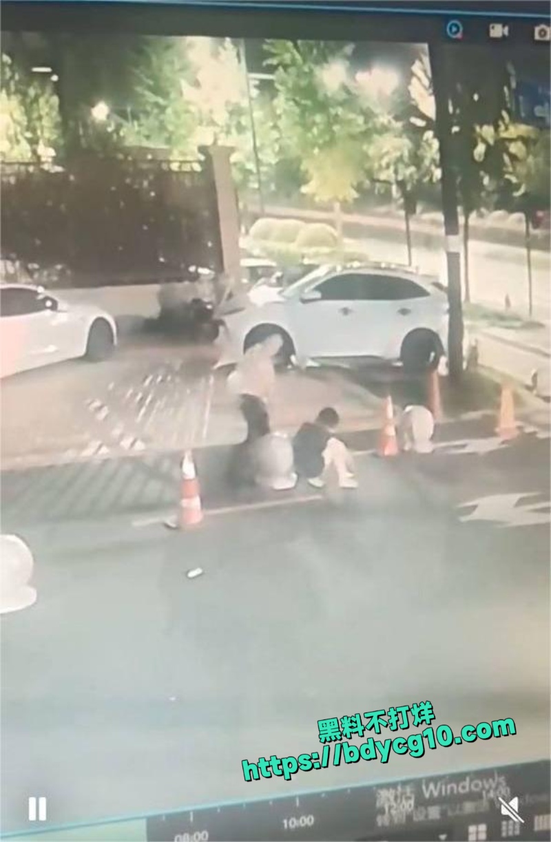 浙江杭州映翠雅苑小区发生无差别砍人4