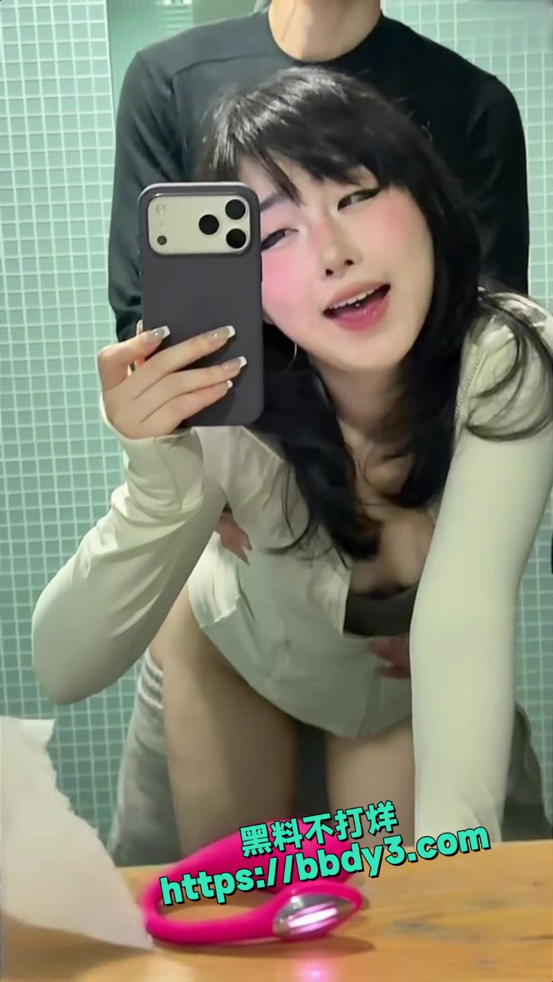噗噗在图书馆角落09