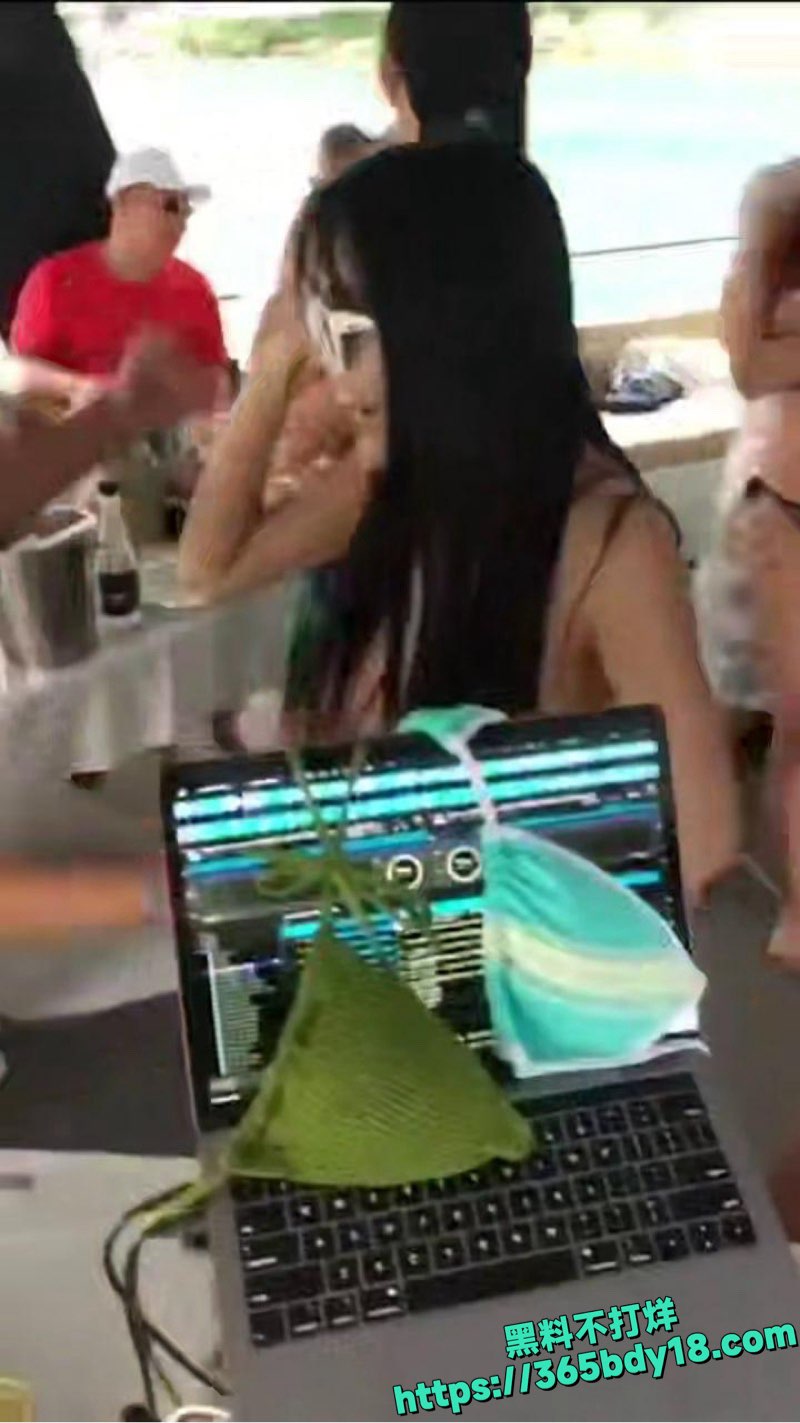 游艇海边淫趴视频5