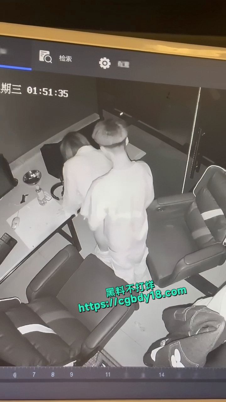 精神小情侣网吧激情啪啪后续4