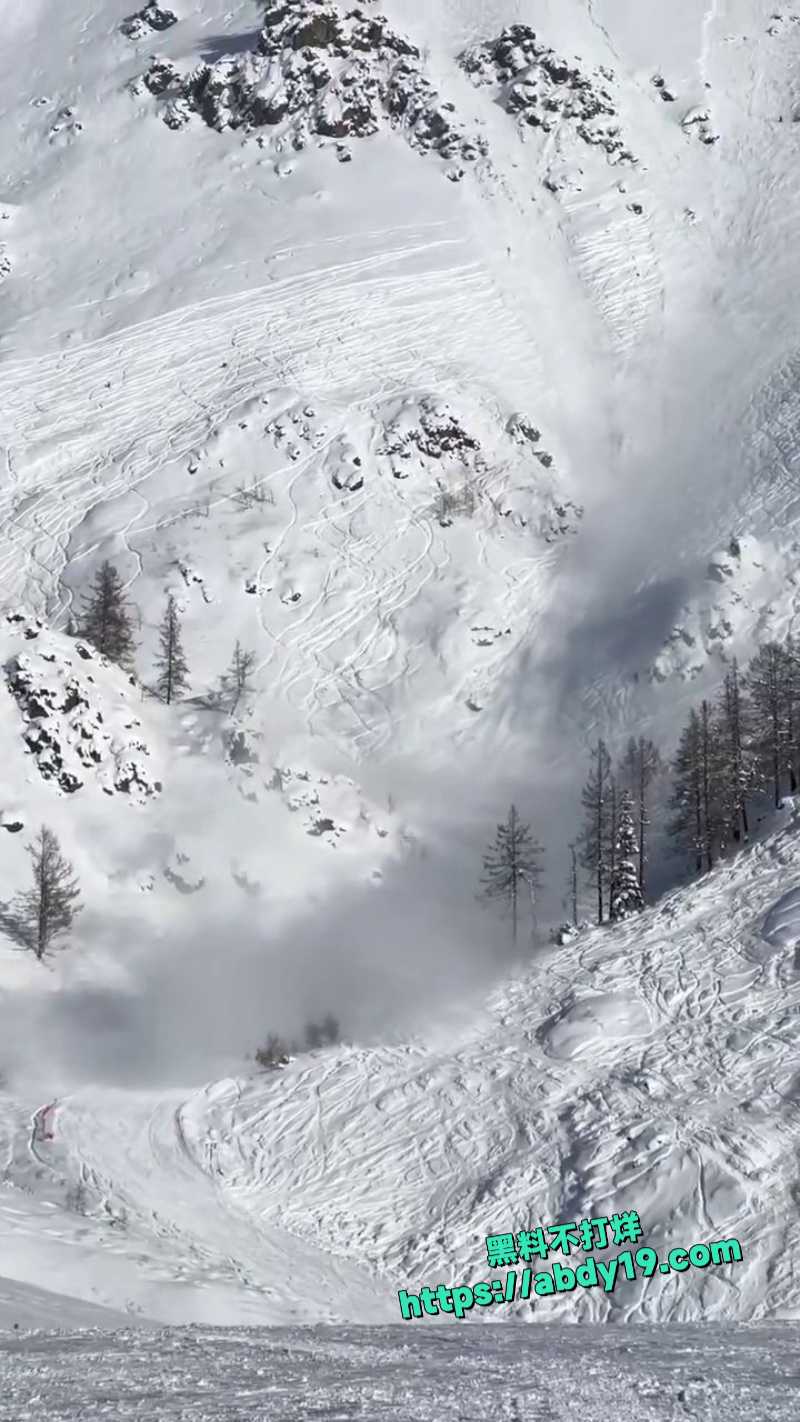 疆喀纳斯吉克普林滑雪场雪崩 2