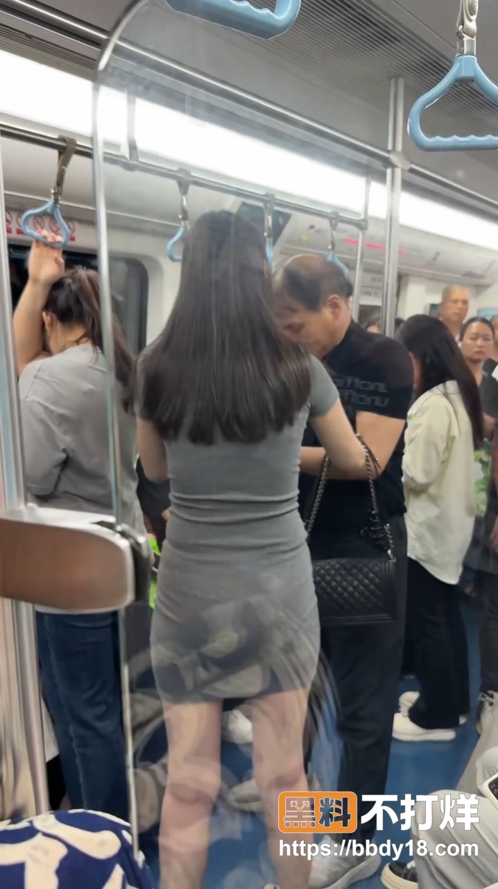 地铁偷拍事件引爆全网7