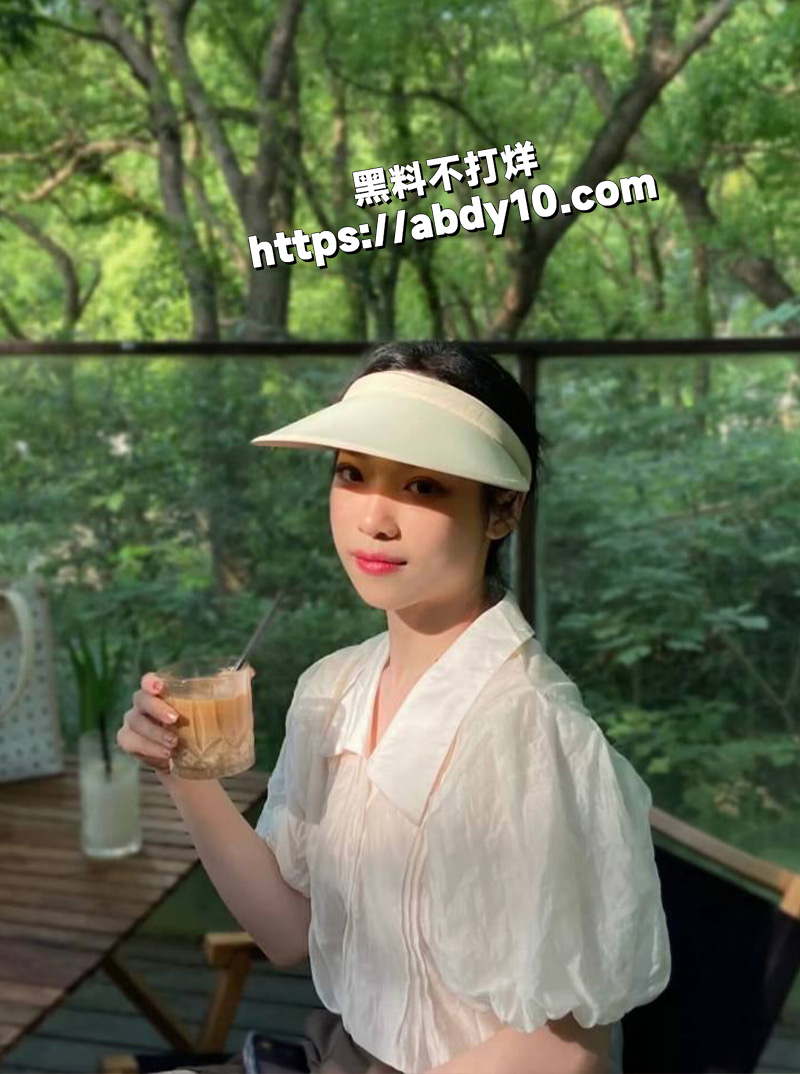和前男友视频裸聊展示自己的小骚穴16