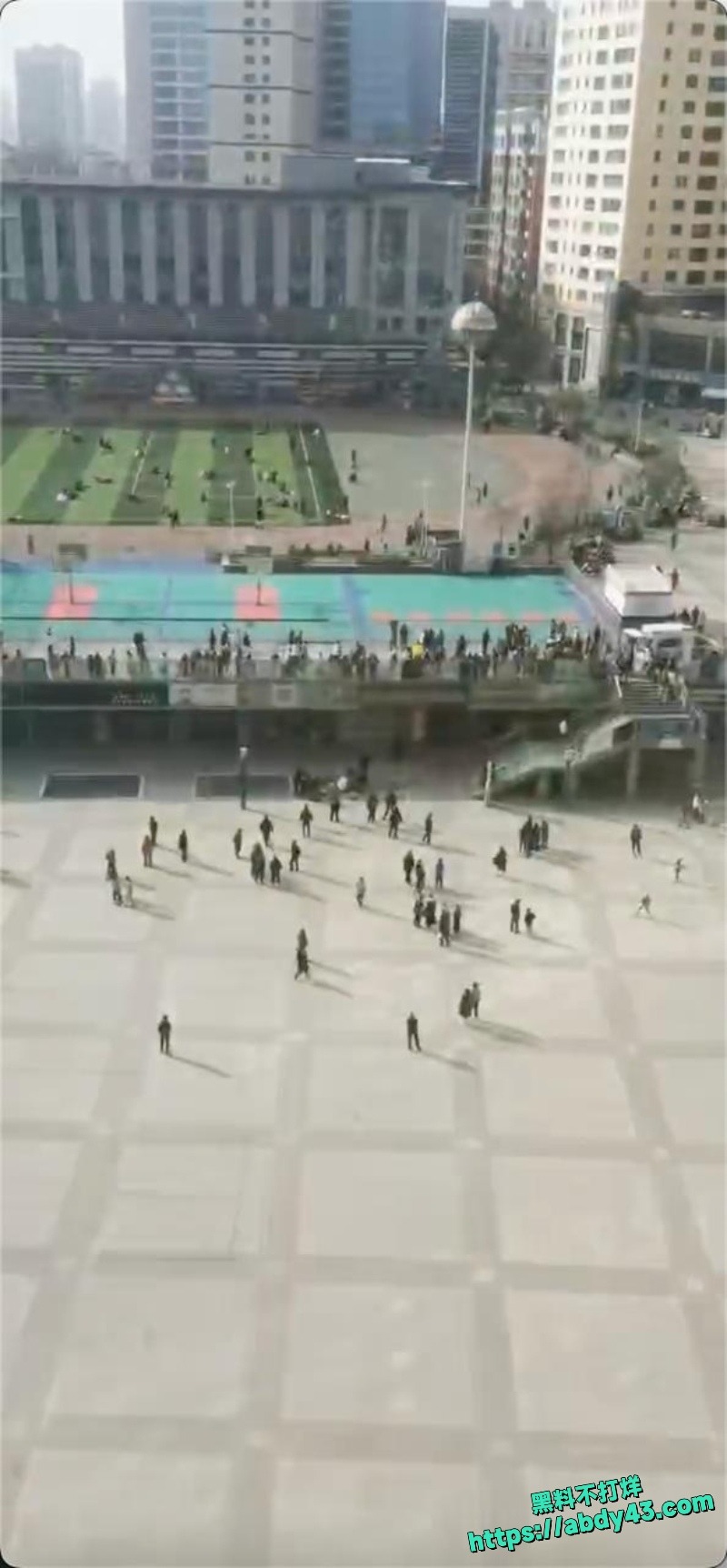 青海西宁城北区南门体育馆持刀伤人11