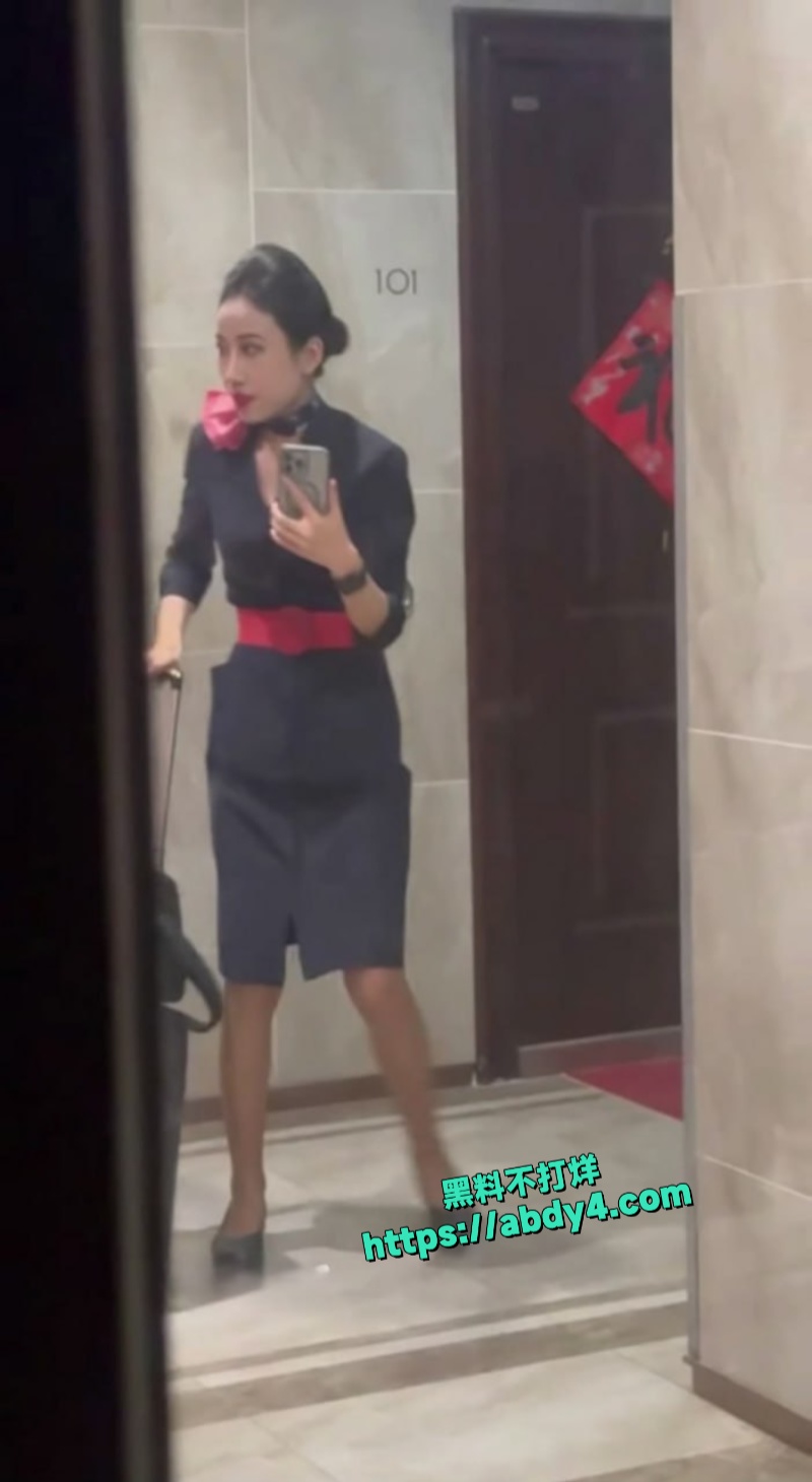 大神偷拍空姐洗澡换衣服视频流出 1