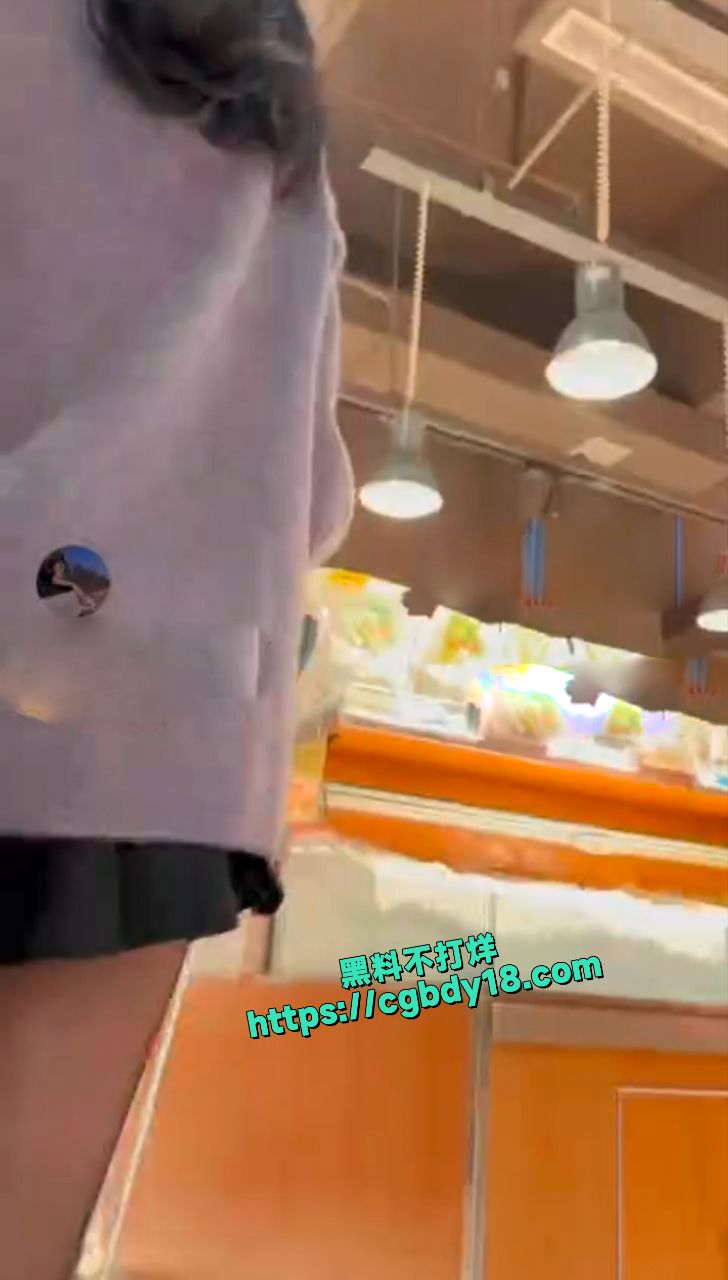 反差人妻【金秘书】安装鸡鸡去超市里露出自慰1