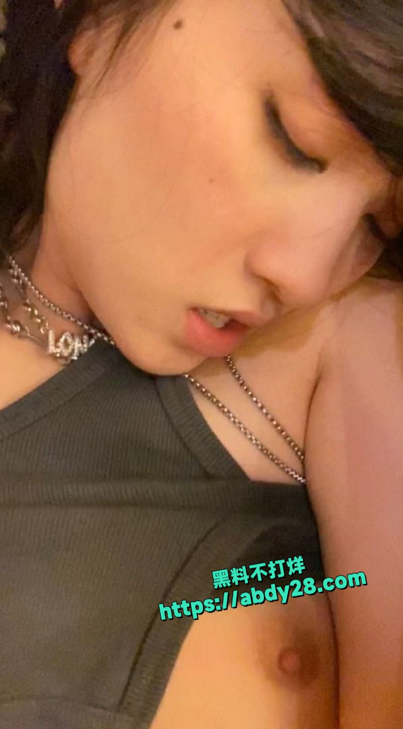 高颜值美妆网红小小舒3