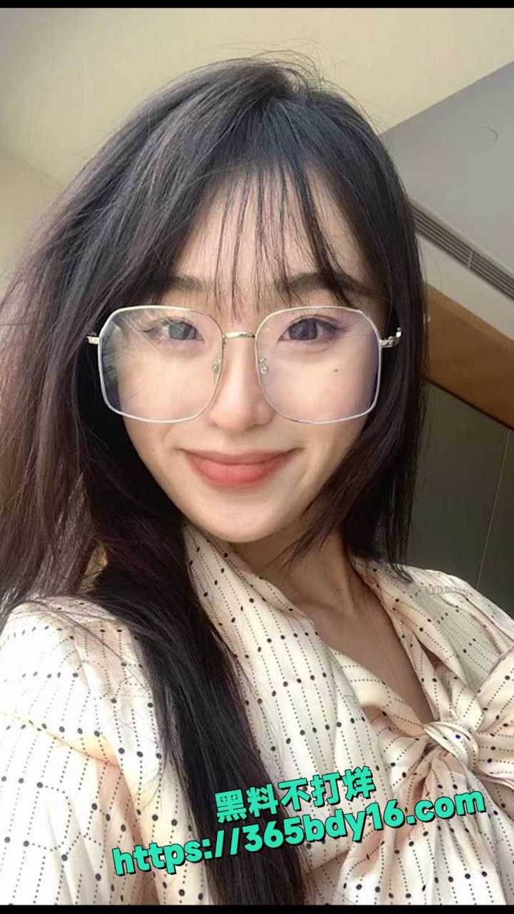 河北邢台眼镜女教师 2