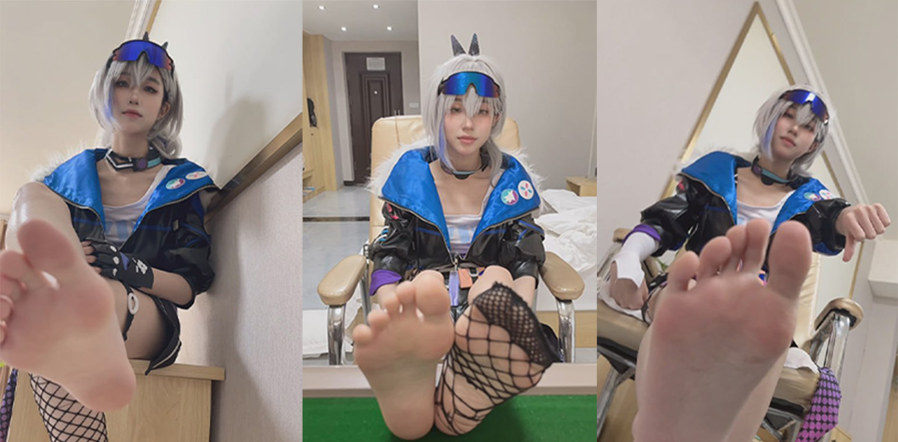 瓜友无偿分享 高颜值二次元美少女 COS星穹铁道银狼 女主绝美的玉足安全可食用