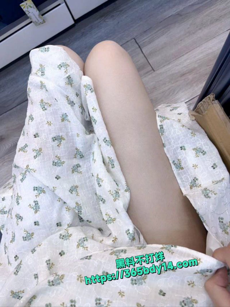 成都杨琴一边给男友发漏点图片勾引背地里还和别的狗男人做爱12
