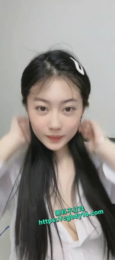 抖音小网红身材一流，假鸡模拟口交，紫薇的时候也很害羞8
