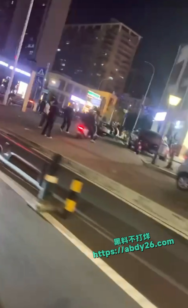 海南海口精神小伙打群架7