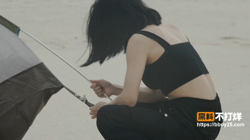 户外露出博主cikaimoon与liwaynix4