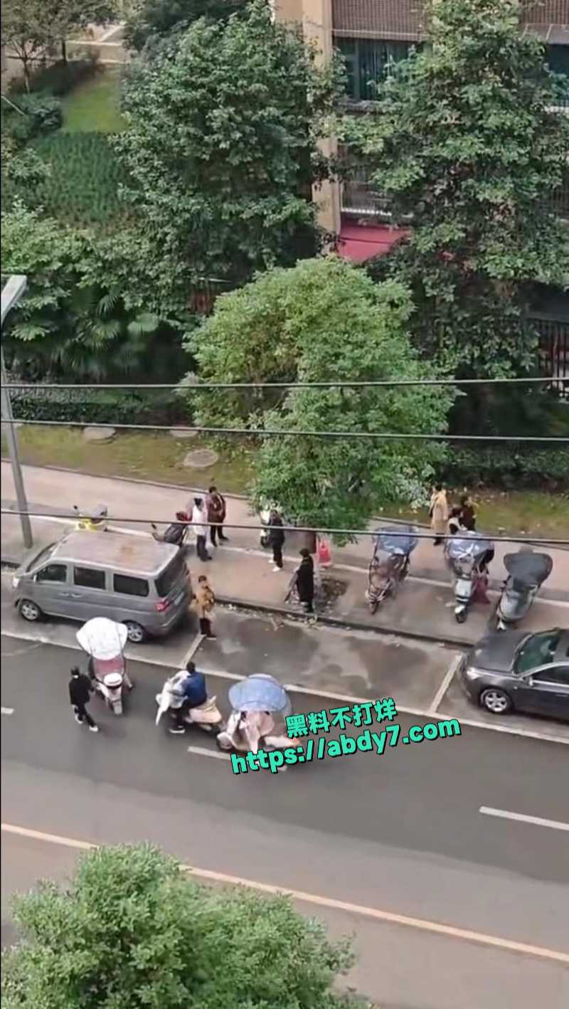 四川南充营山县天悦府男孩跳楼身亡 5