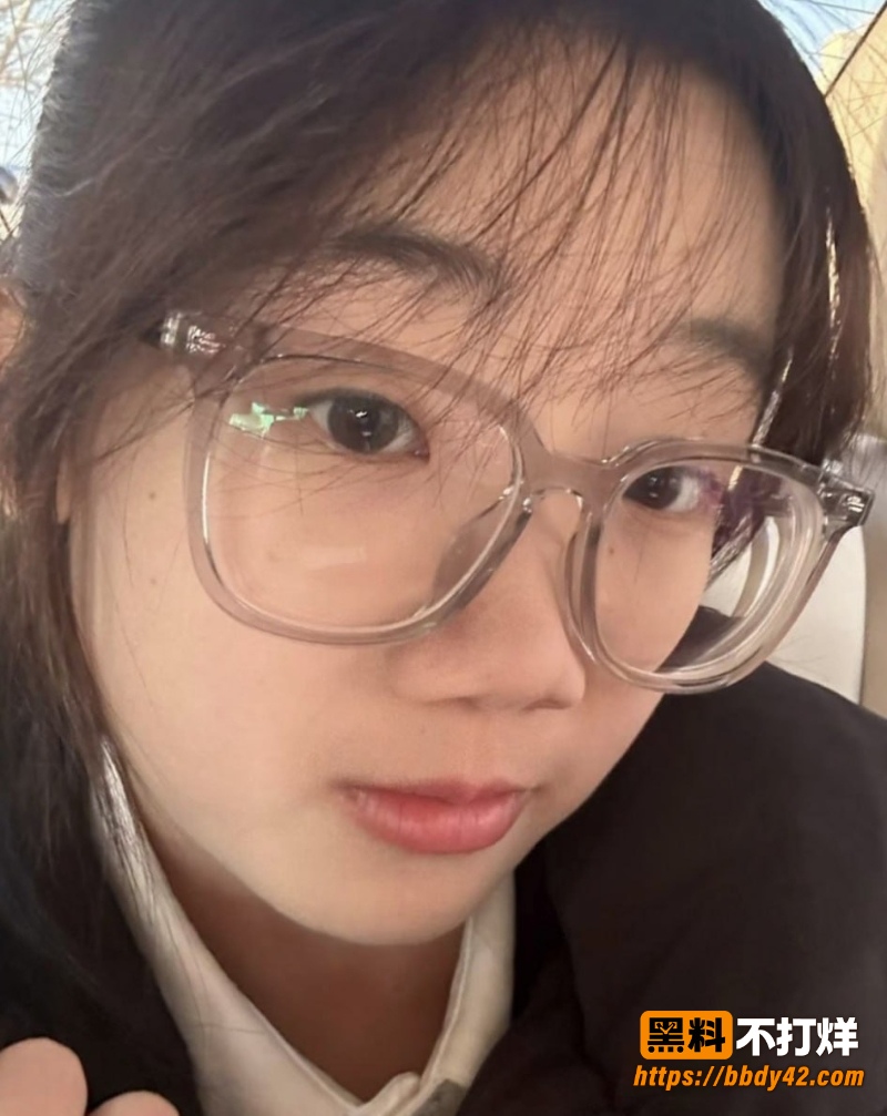 眼镜妹 1