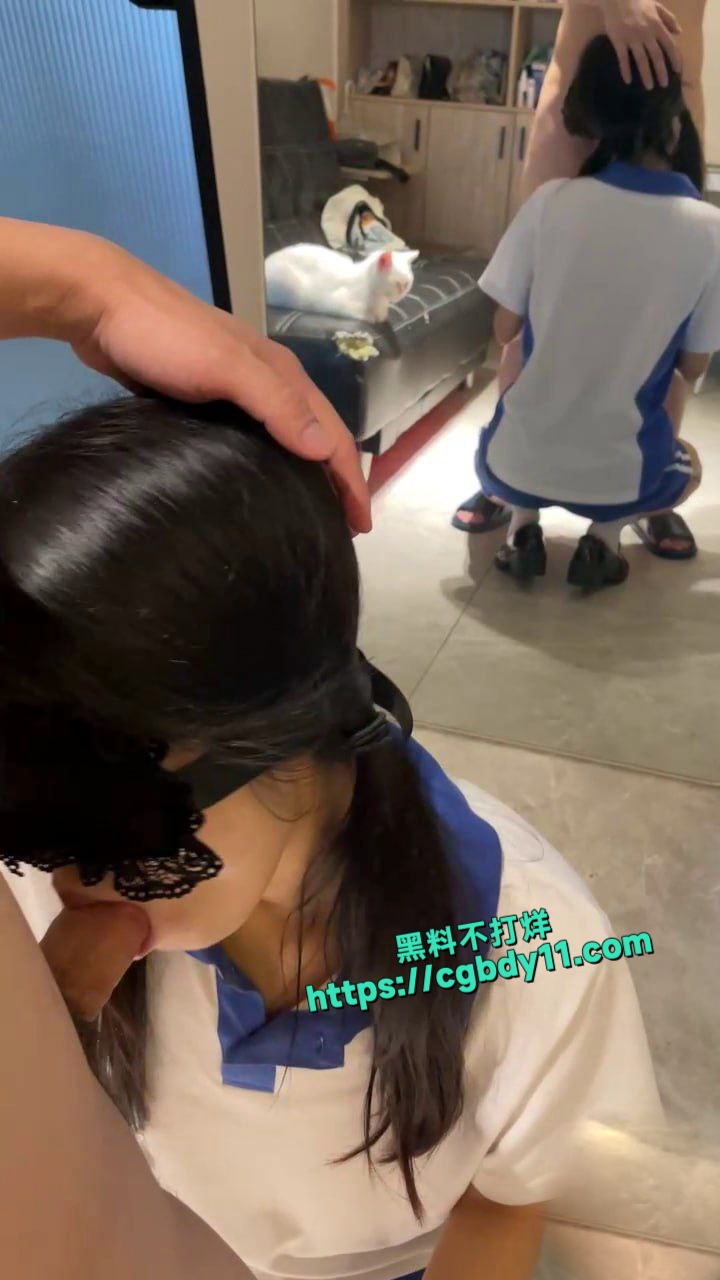 爆操校服萝莉，演绎父女乱伦 (4).jpg