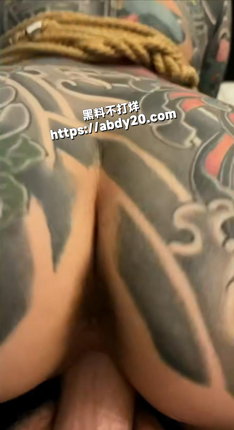 超绝满背纹身健美母狗3