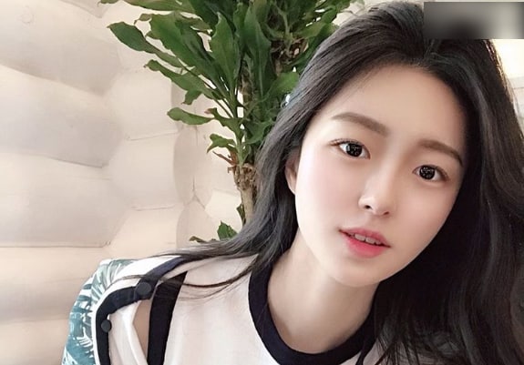 【原创首发】（68）史上最狠卫⽣间强上60岁外婆，中出内射 对⽩有字幕 强迫吹萧 3p+15分钟视频