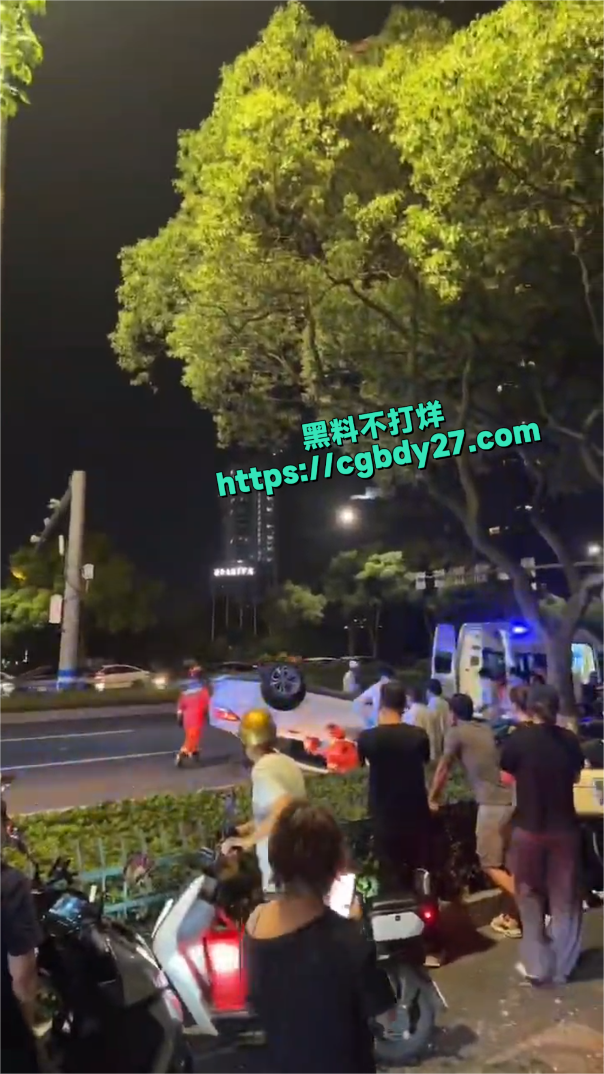 温州市区置信广场附近车祸1