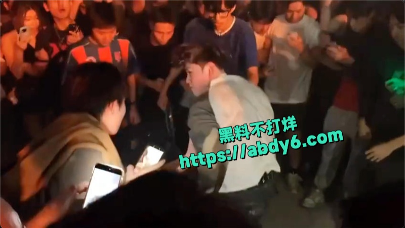 澳门TravisScott演唱会 一群愤青现场斗殴干架 8