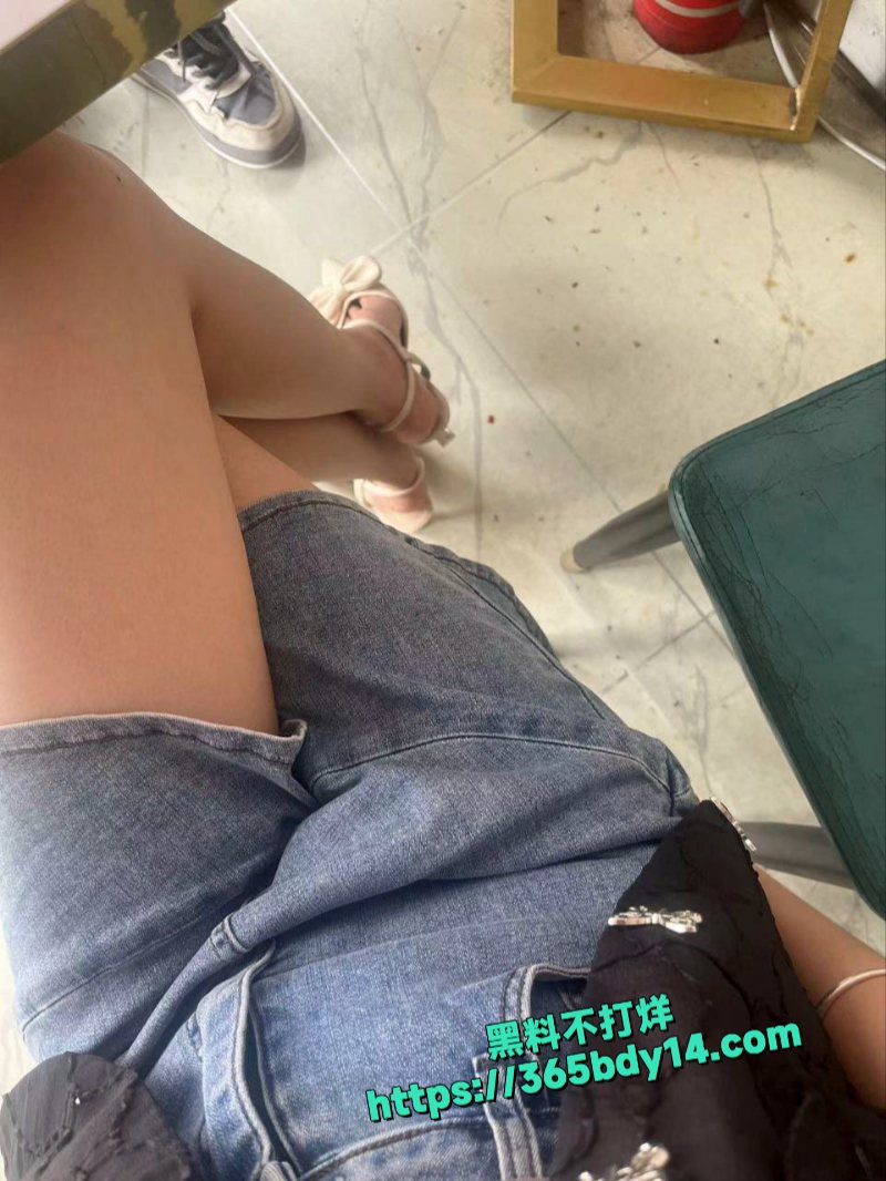 成都杨琴一边给男友发漏点图片勾引背地里还和别的狗男人做爱19