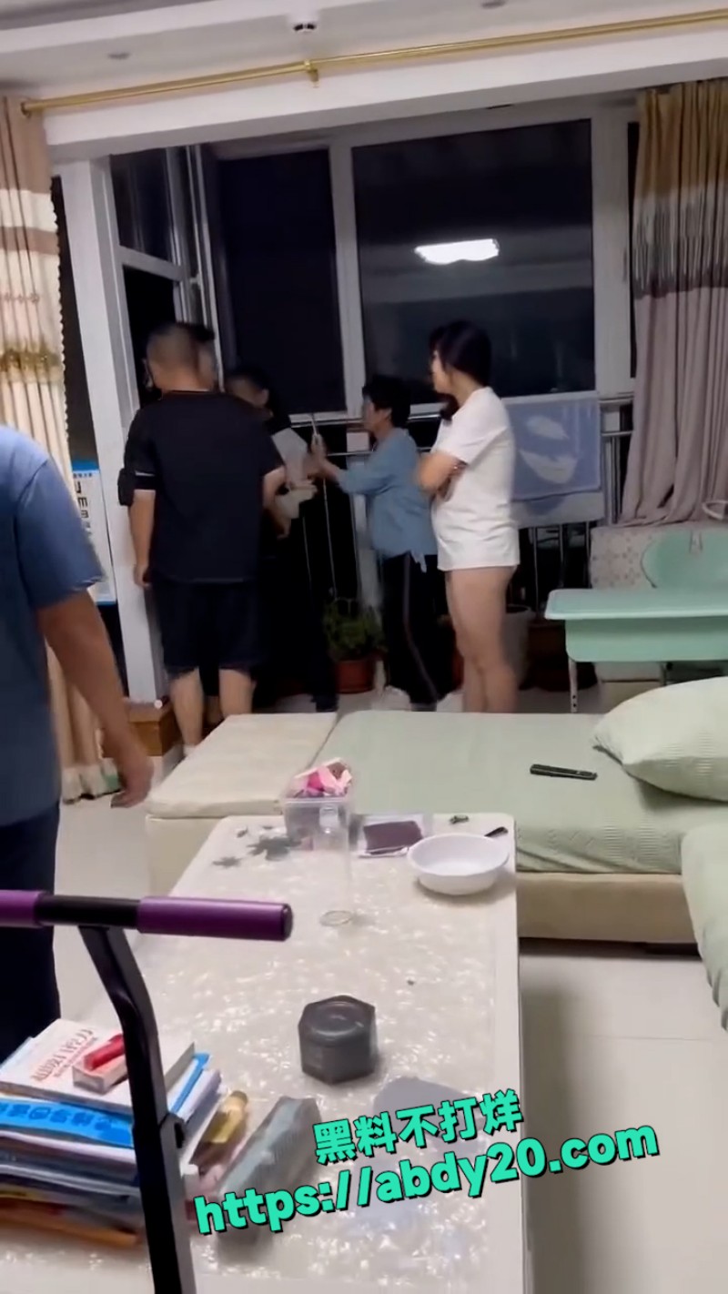 男老师白天上课教书育人 2