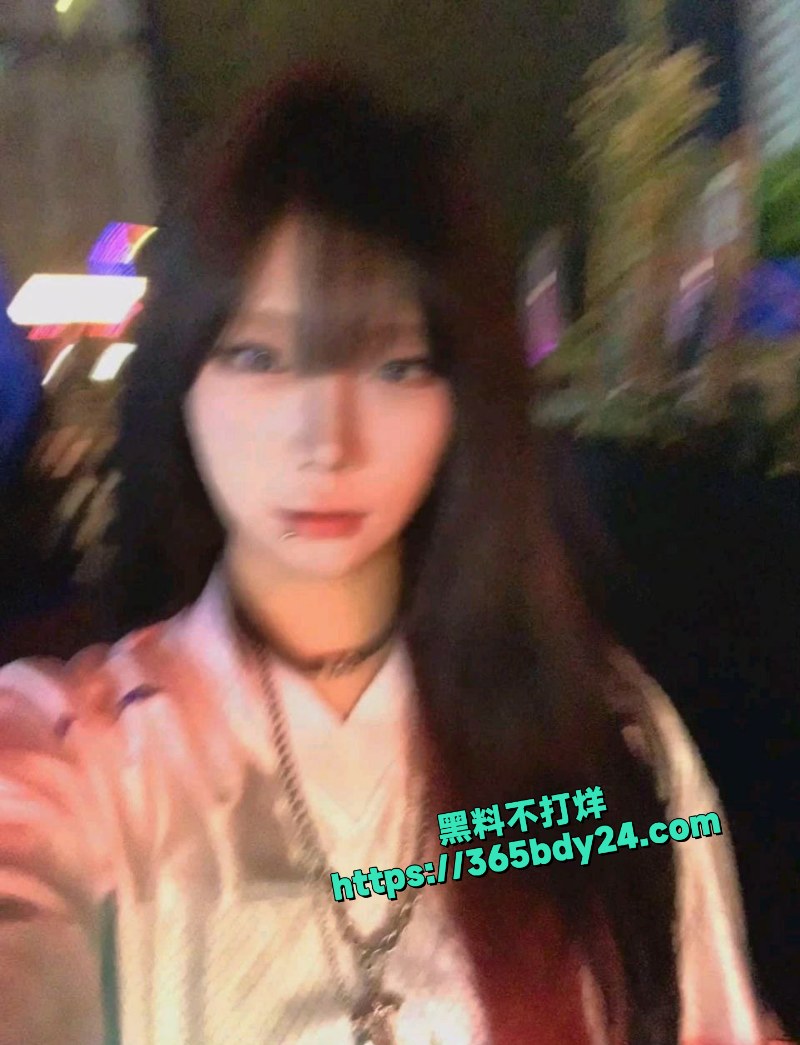承德医学院05级冰山妖姬李静私拍乍泄  1