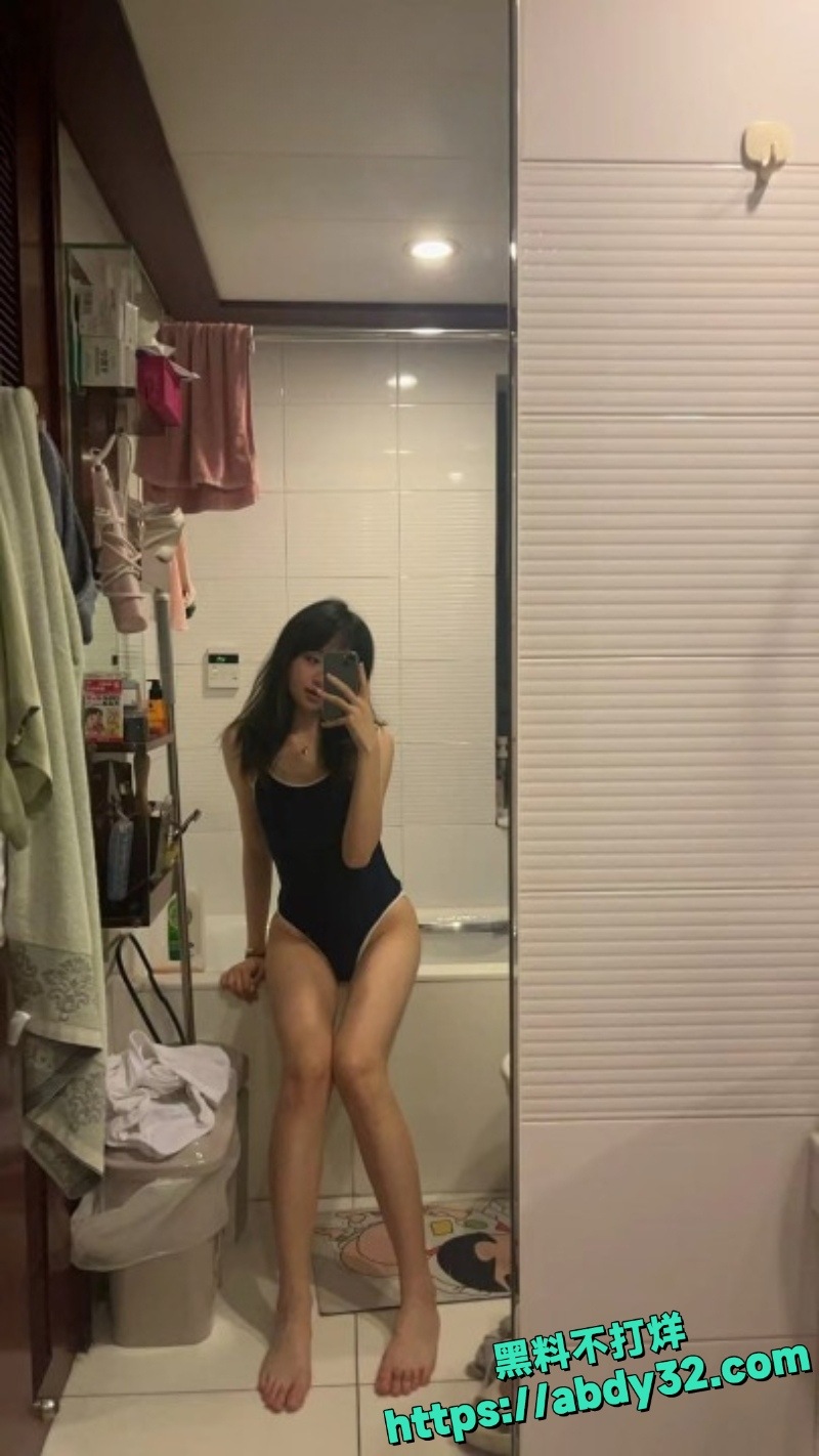 乖乖女郝紫薇私密画面流出4