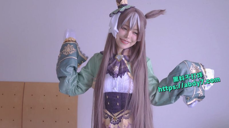 星仲心美cos赛马娘中的里见光钻2