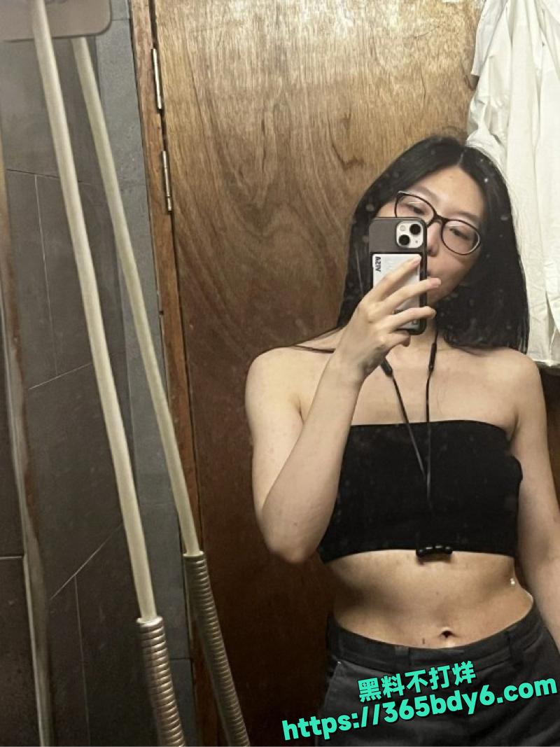 女大学生健身俱乐部勾引撩骚5