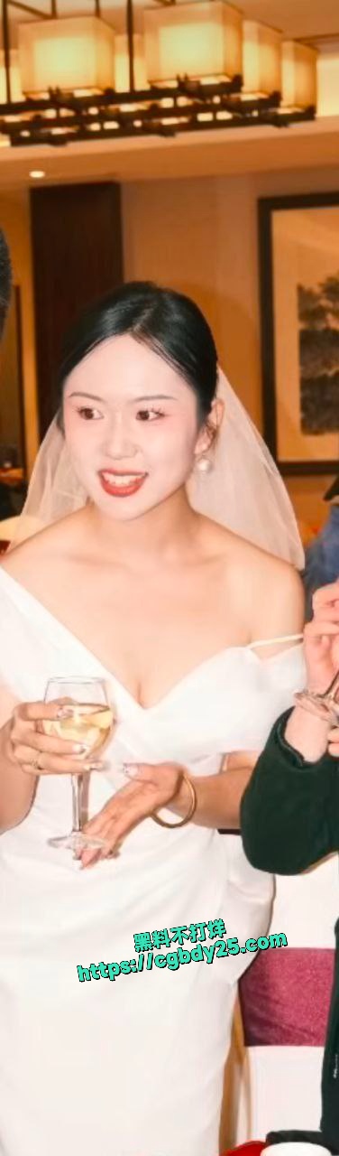 人妻母狗闫冰倩被7个男人操过2
