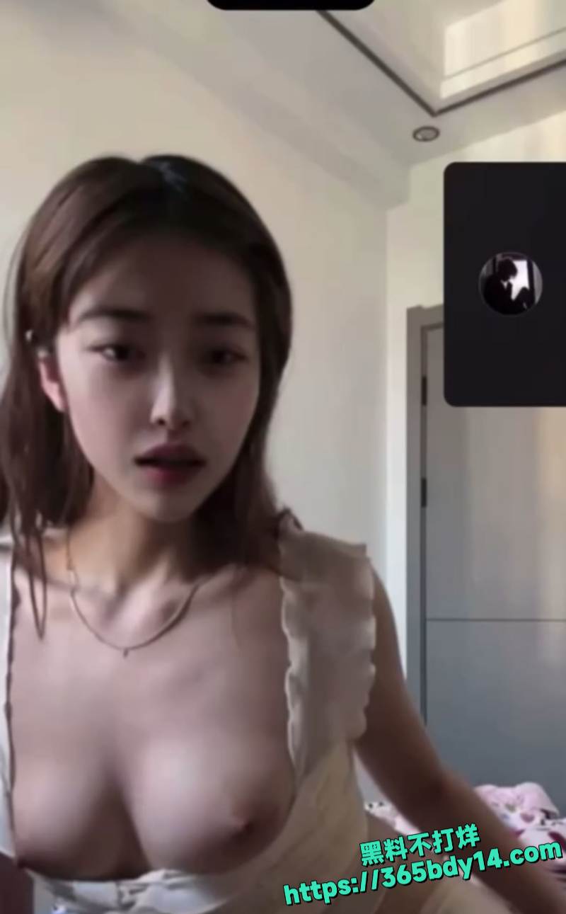 品学兼优女大学生深夜裸聊
