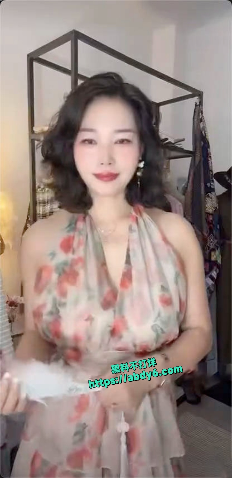 抖音蓝姐姐定制自慰视频泄密 5