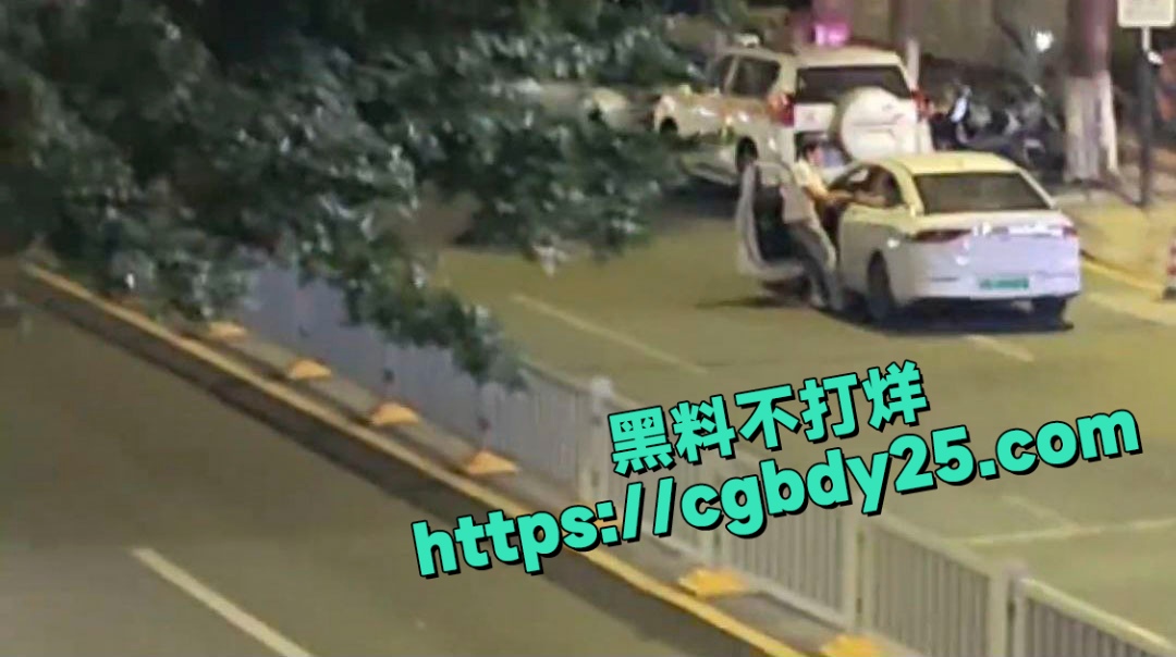 闹分手女子直接躺马路中间男子扬长而去4