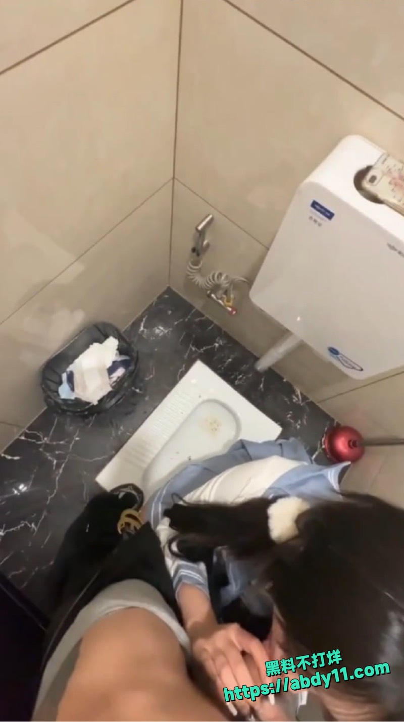 崔浩轩台球厅卫生间开播7