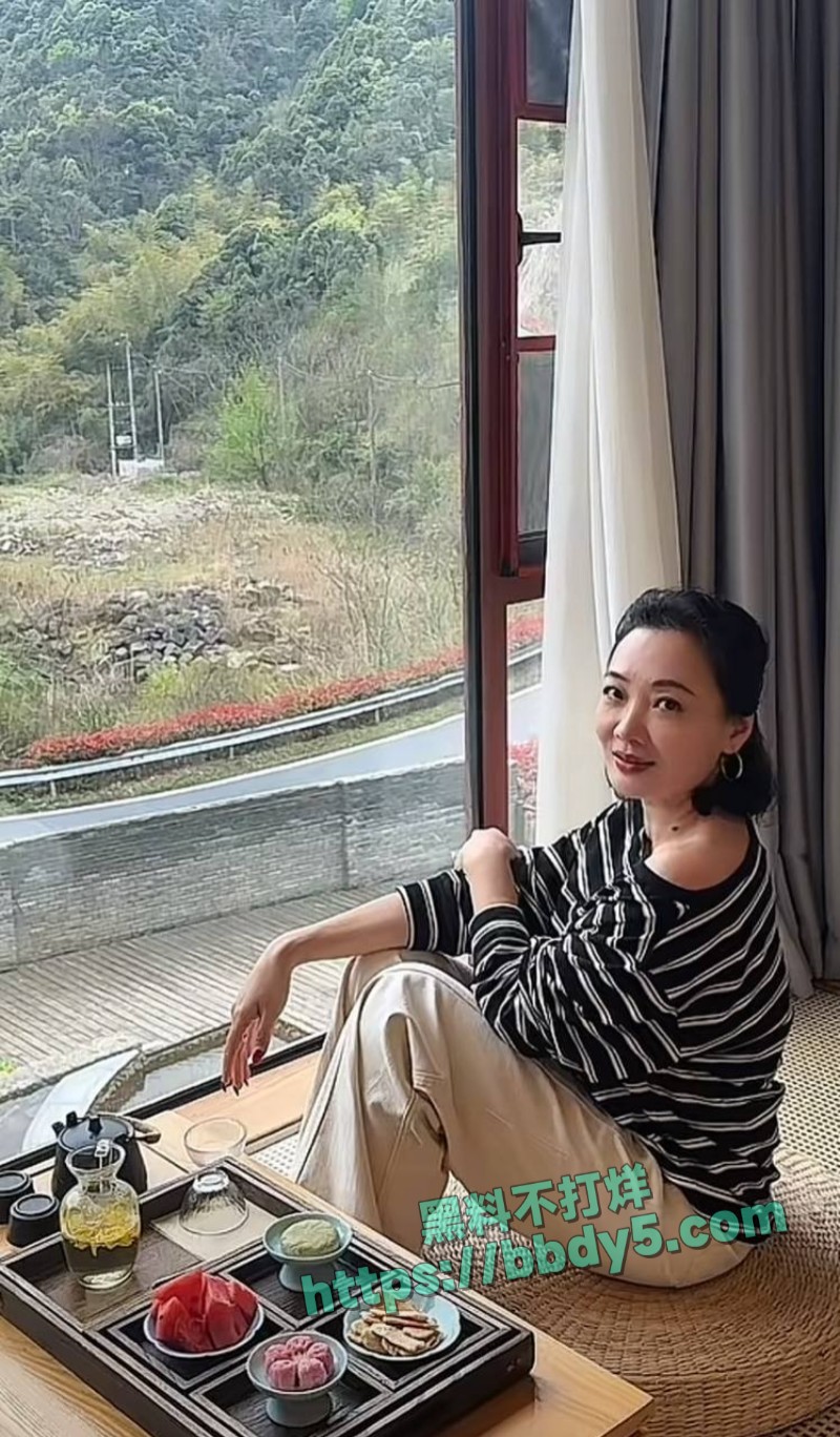 网红绝色与唐美丽共享同一男友11
