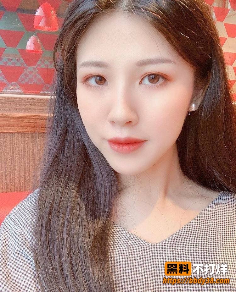 老师约炮女生照片8