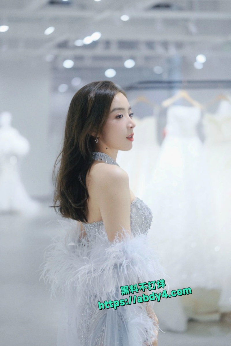 电竞极品女神余霜与管泽元低调完婚 4