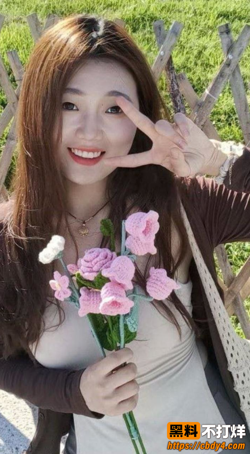丰满型女大私拍泄密 8