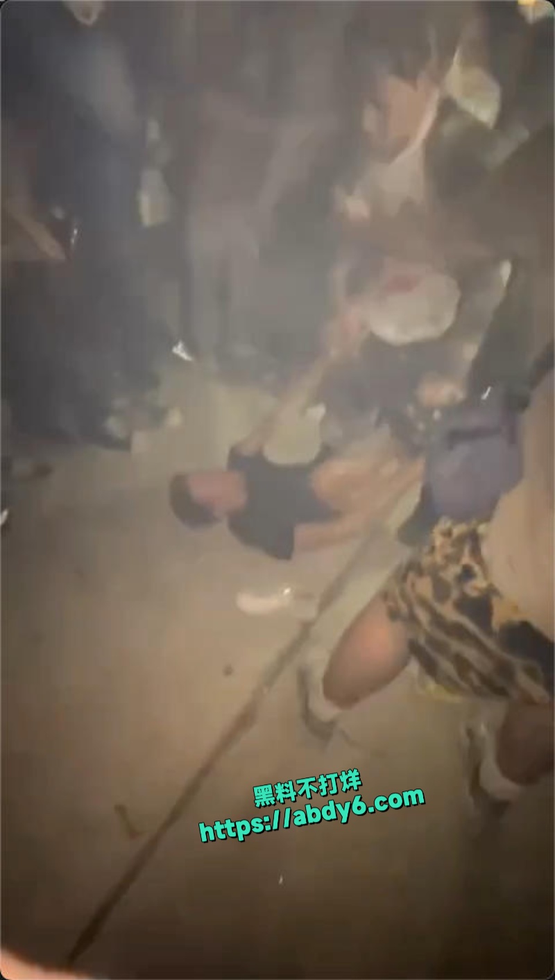 澳门TravisScott演唱会 一群愤青现场斗殴干架 6