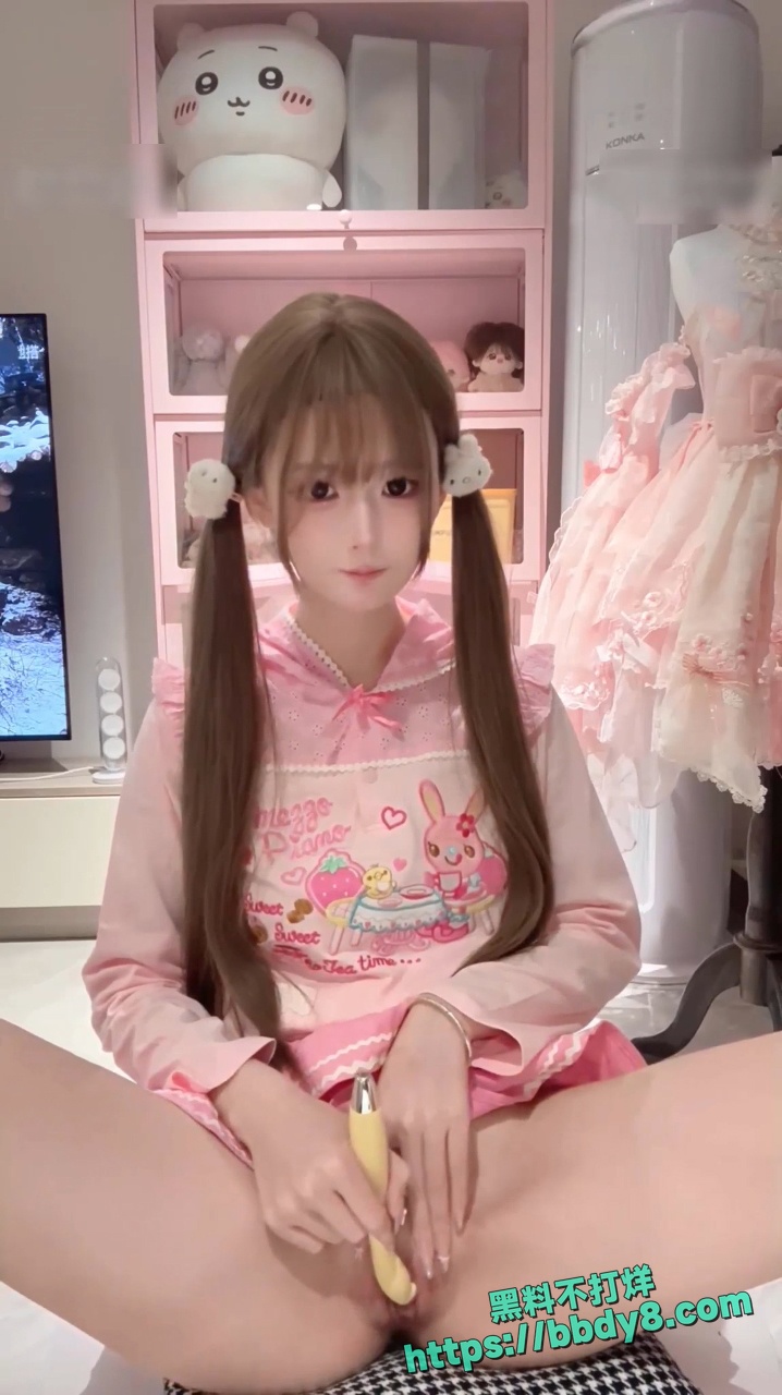 粉色萝莉季雨自慰福利5
